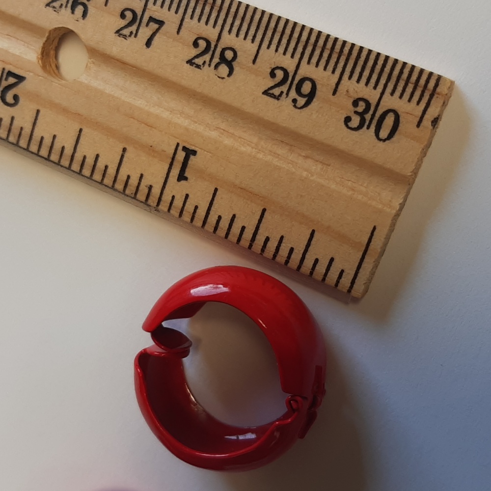 189. VINTAGE CLIP ON FASHION HINGED HOOP EARRINGS RED - Picture 3 of 4